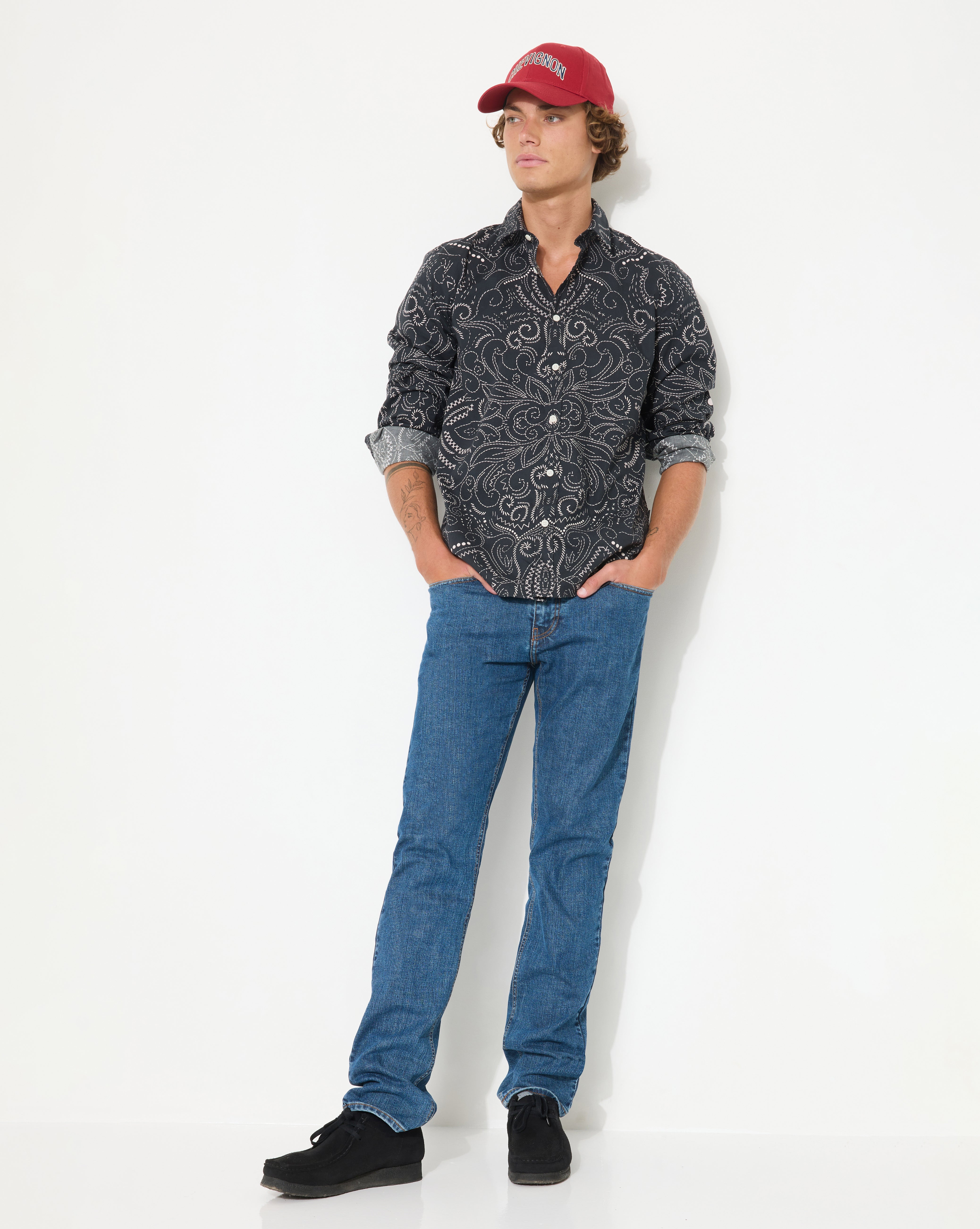 SCHWARZES BANDANA-SHIRT