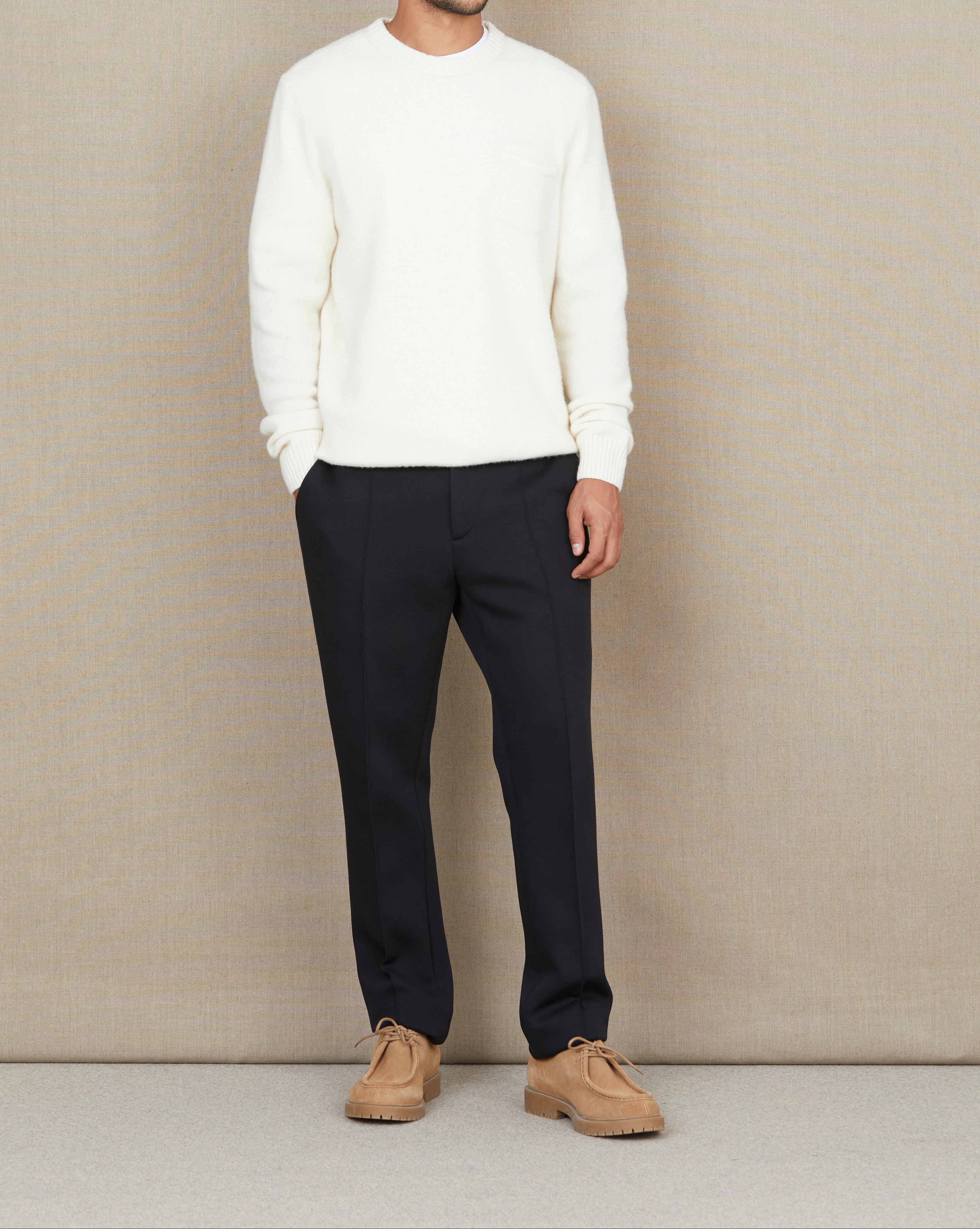 ECRU-PULLOVER AUS WOLLE MIT TASCHEN