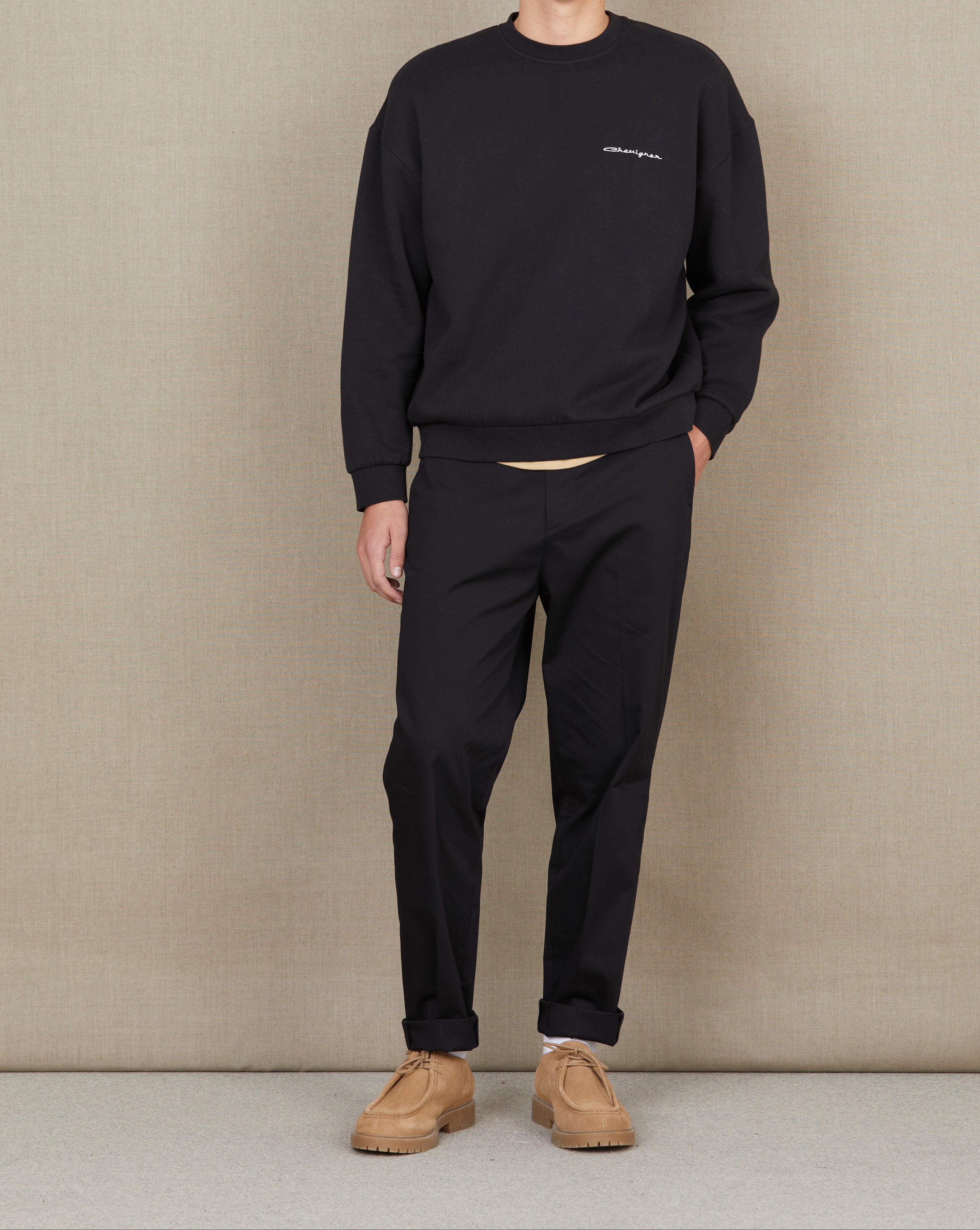 STICKENDES SWEATSHIRT „CITY“ SCHWARZES SWEATSHIRT