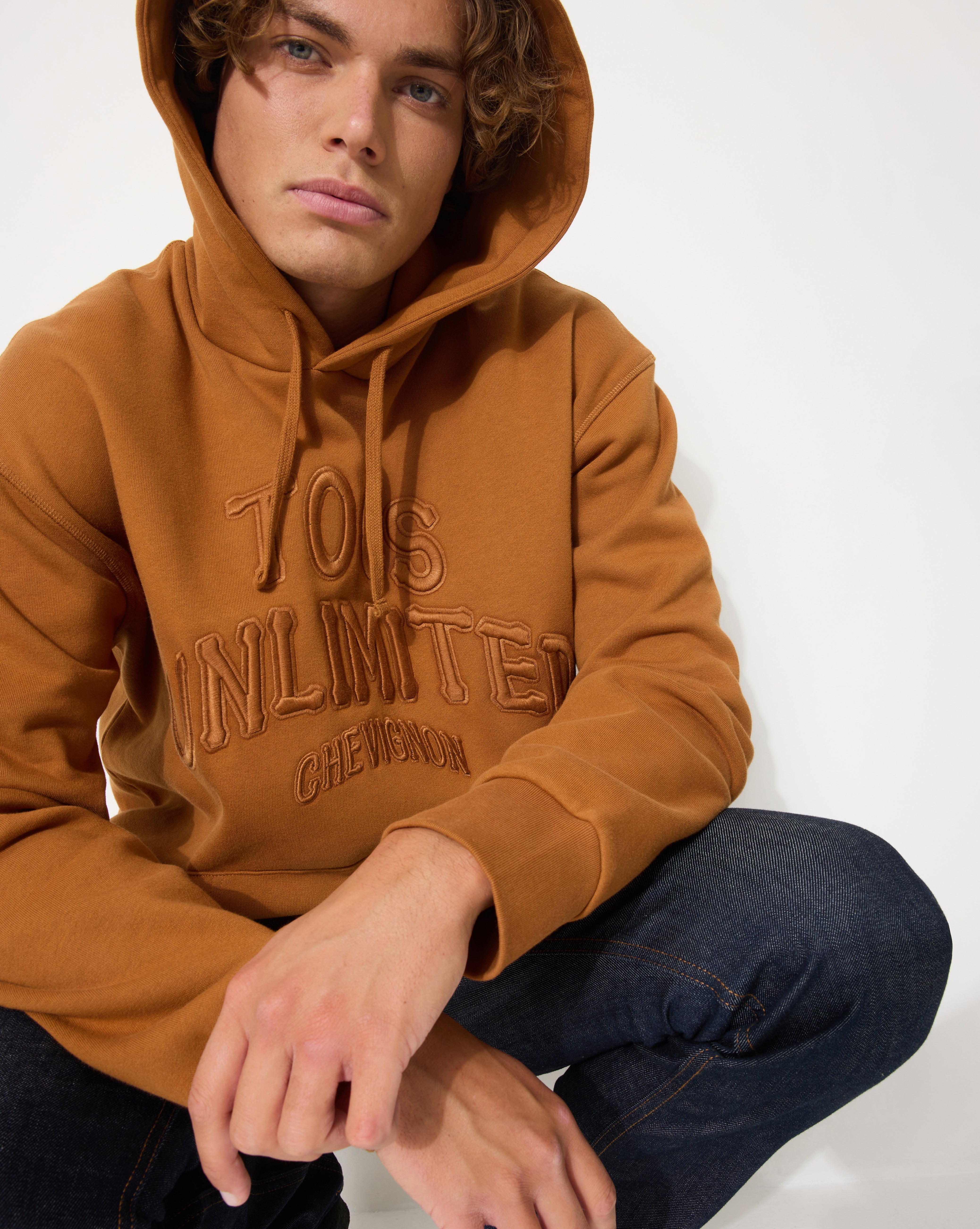 Braune Sweatshirt-Kapuzenpullover