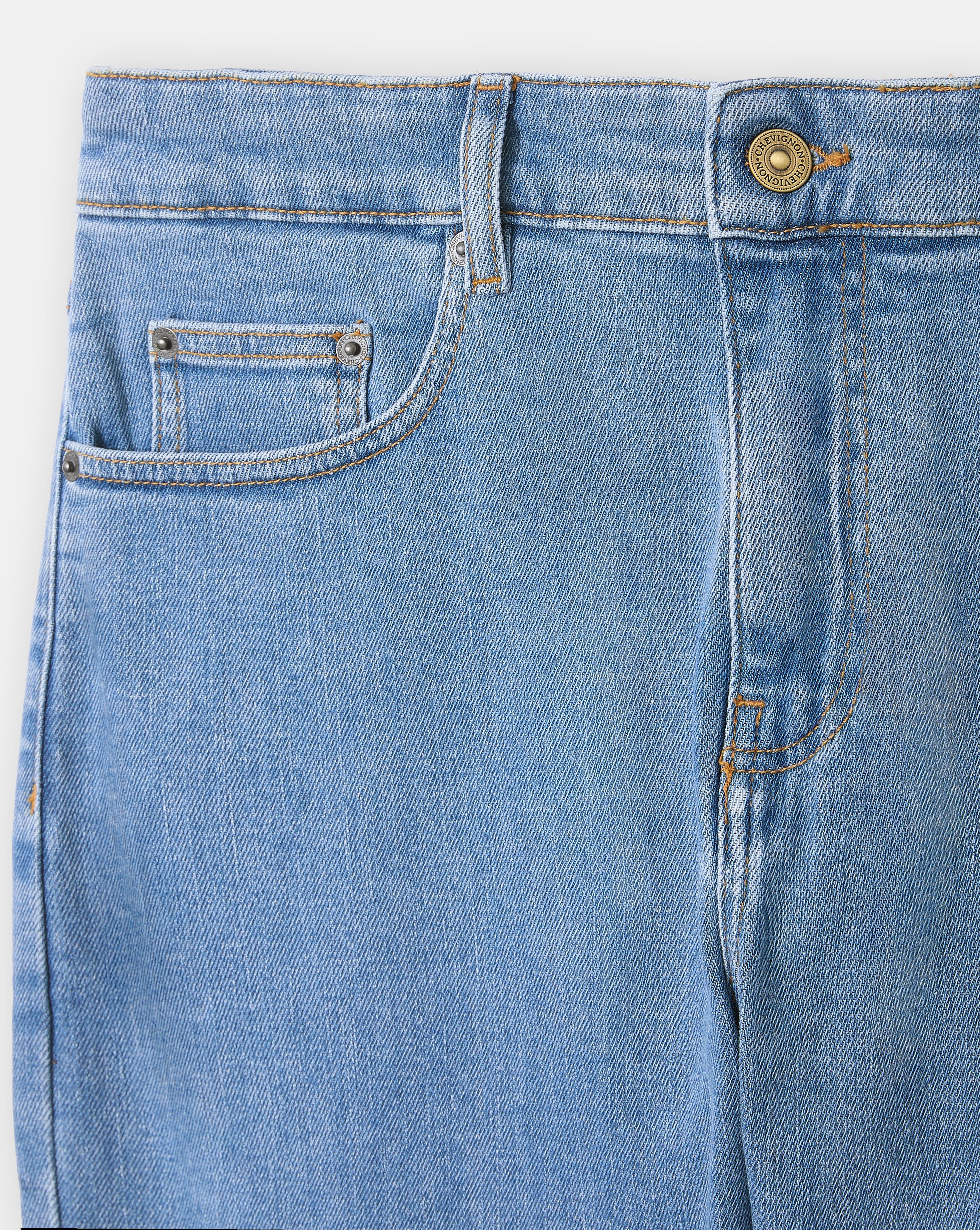 HELLBLAUE JEANS, SCHMAL ZULAUFEND